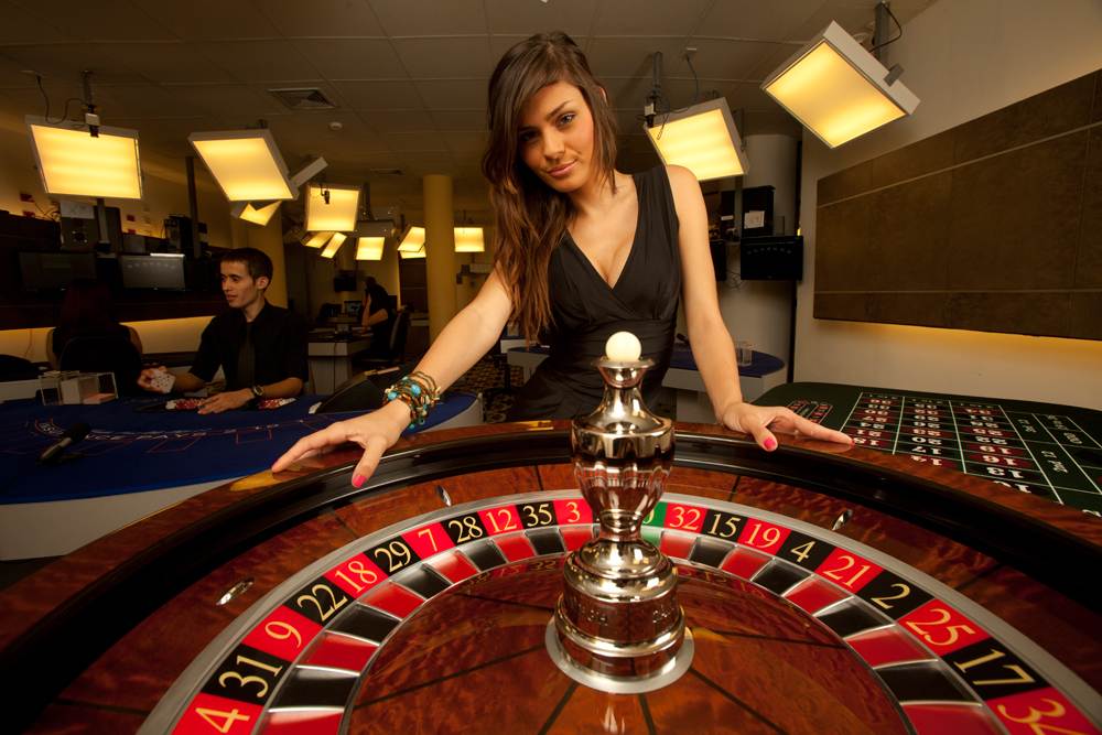 images что делает дилер в казино