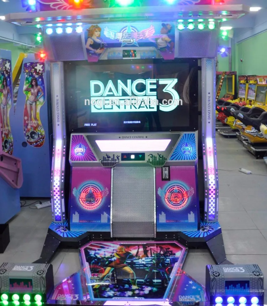 танцует на игровом автомате