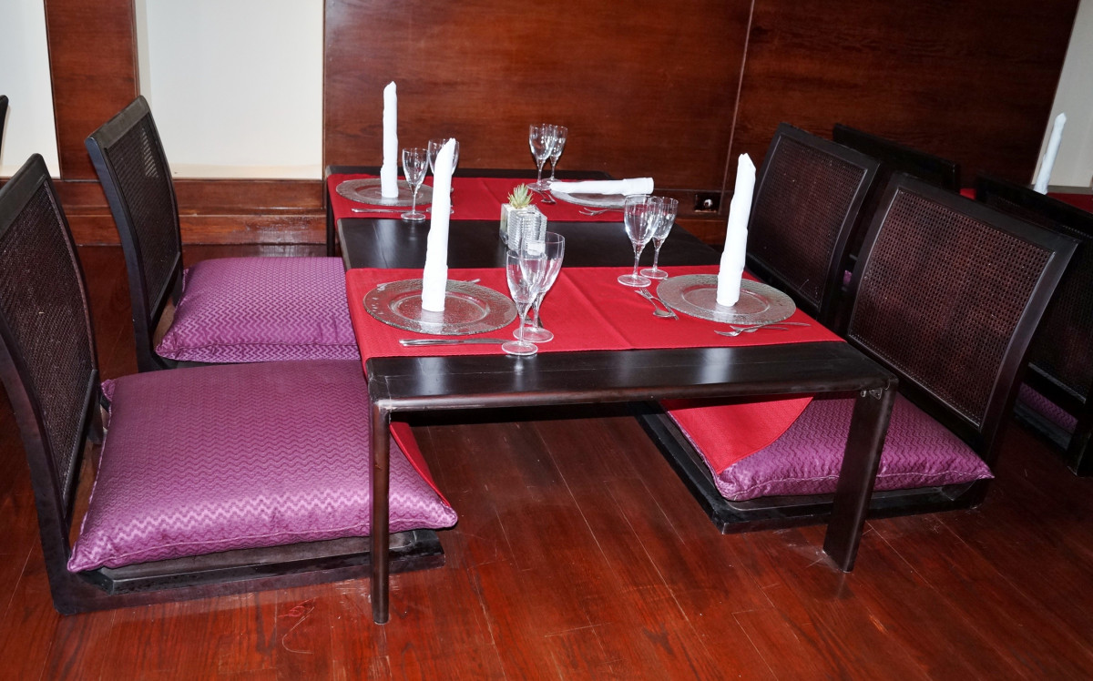 images столы и стулья для баров ресторанов казино